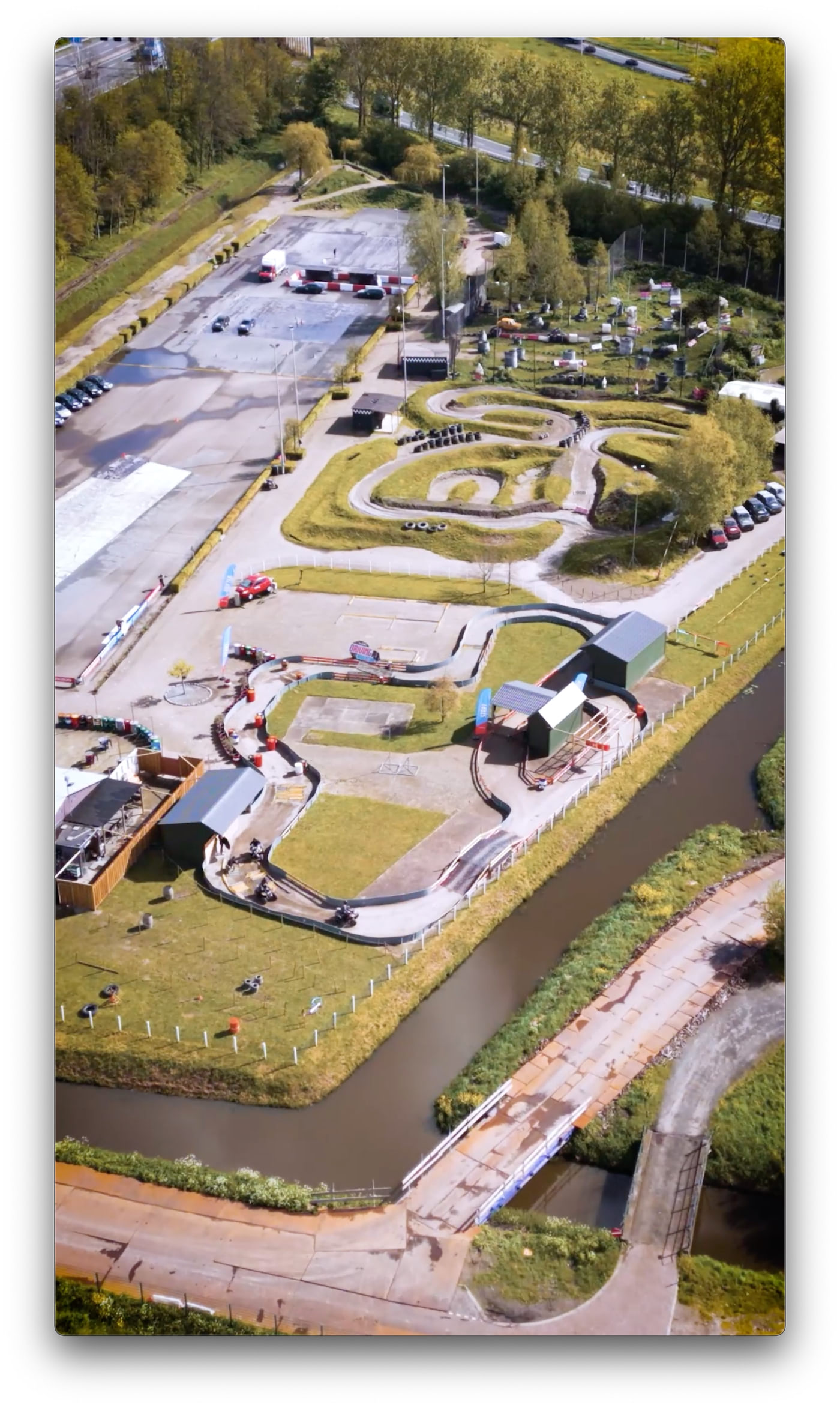 Groep geniet van een compleet verzorgd arrangement bij Drift & Drive